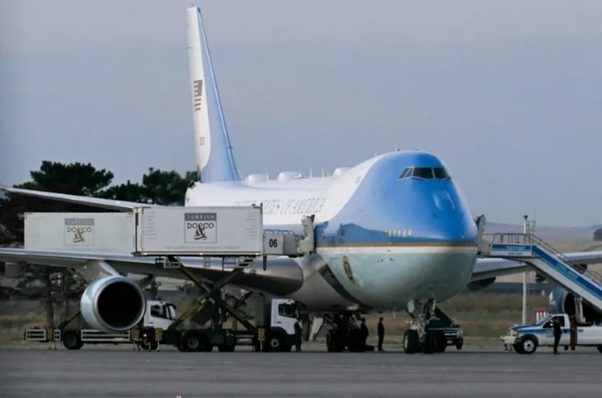 Trump confirmă schimbarea spectaculoasă de avion din cauza unei ameninţări