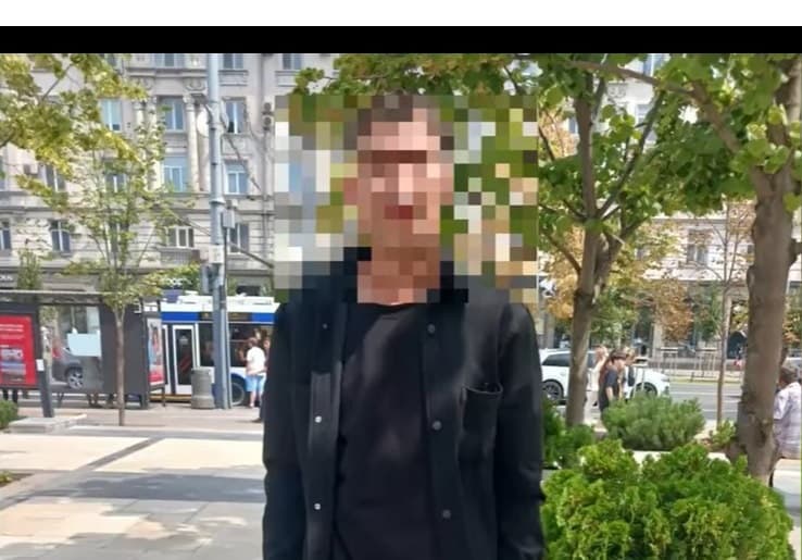 VIDEO // A fost prins după un furt în troleibuz. Un hoț de buzunare din Chișinău, reținut