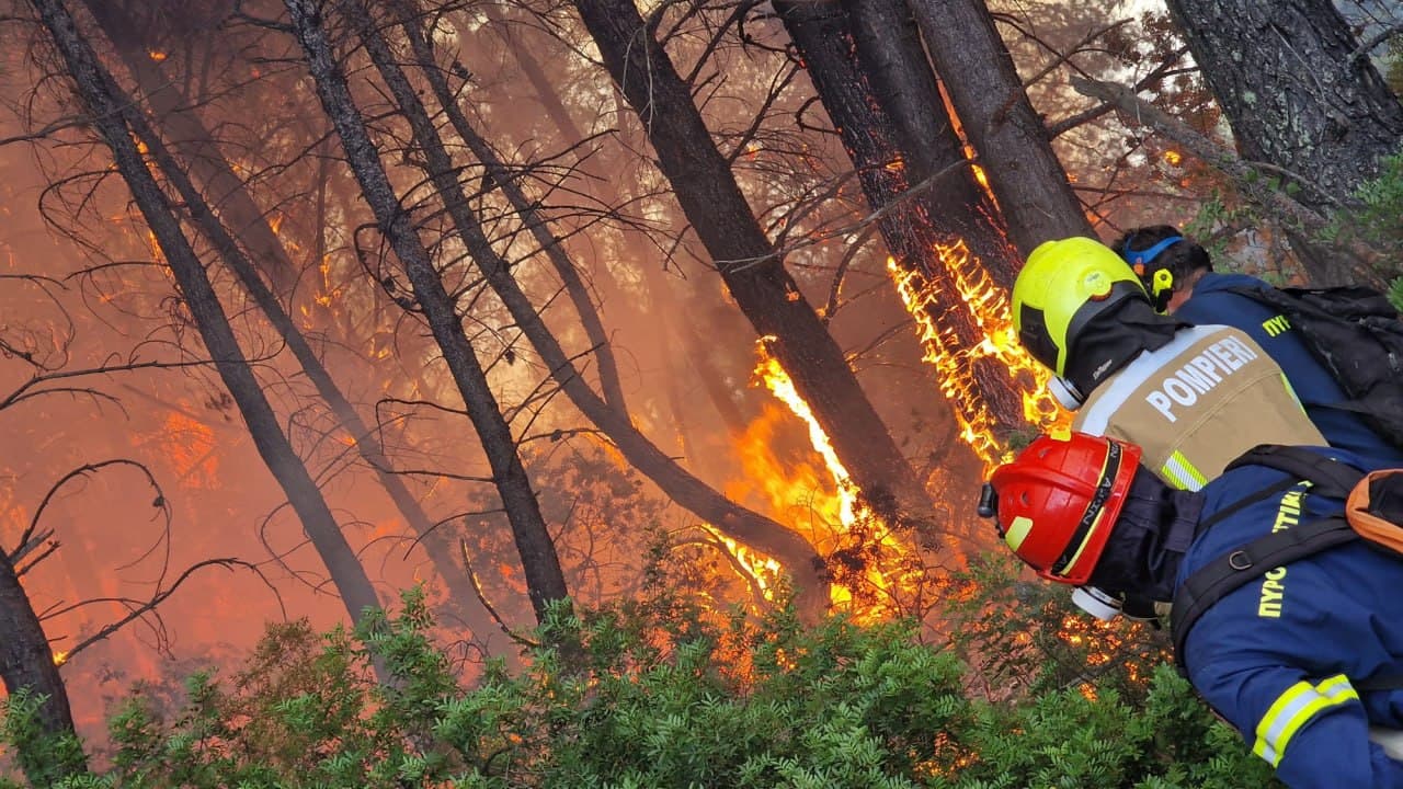 FOTO // Pompierii moldoveni, într-o nouă intervenție la lichidarea unor incendii forestiere din Grecia