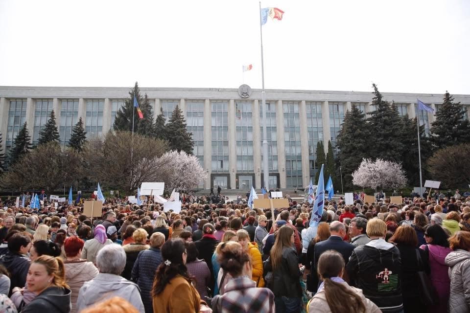 Angajații din educație, chemați la protest pe 19 august. Sindicaliștii cer autorităților să respecte angajamentele privind salariile