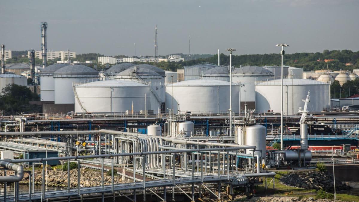Operatorii care vor stoca rezervele de urgență de carburanți vor fi autorizați de Guvern