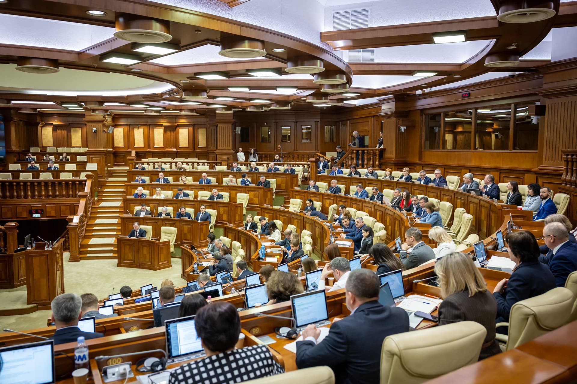 Sesiune extraordinară în Parlament pe 24 și 25 august. Ce vor avea pe agendă deputații