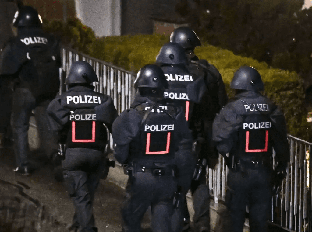 Depozit de arme secret, cu legături cu Rusia, descoperit lângă Berlin. Un suspect arestat în România