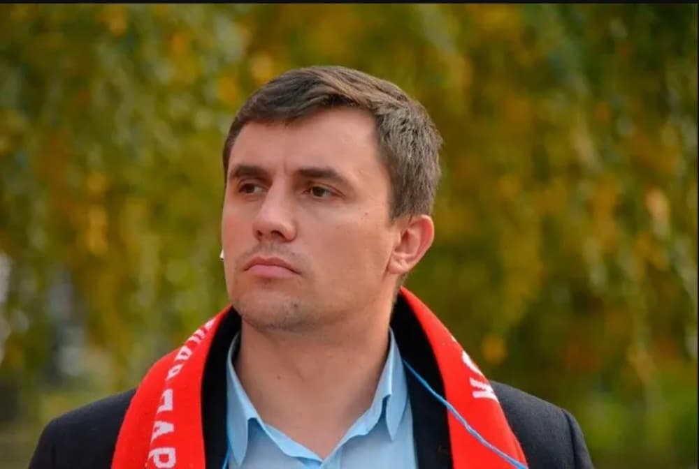 Putin elimină politicienii incomozi înainte de alegeri. Un candidat la Duma de Stat a fost arestat pentru că s-a fotografiat cândva împreună cu Navalnîi