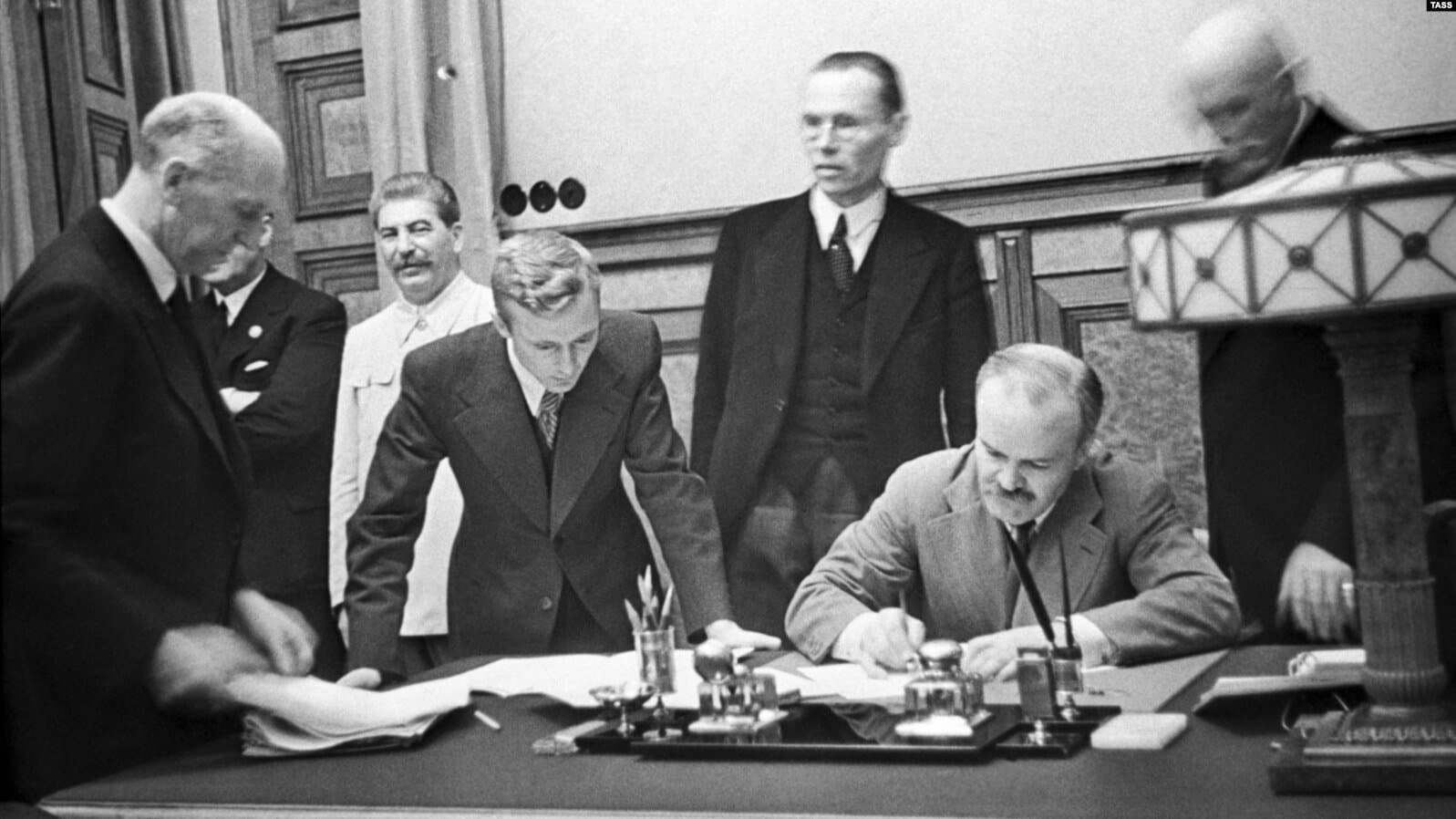 Pactul Ribbentrop-Molotov, un tratat ale cărui consecințe se resimt și astăzi