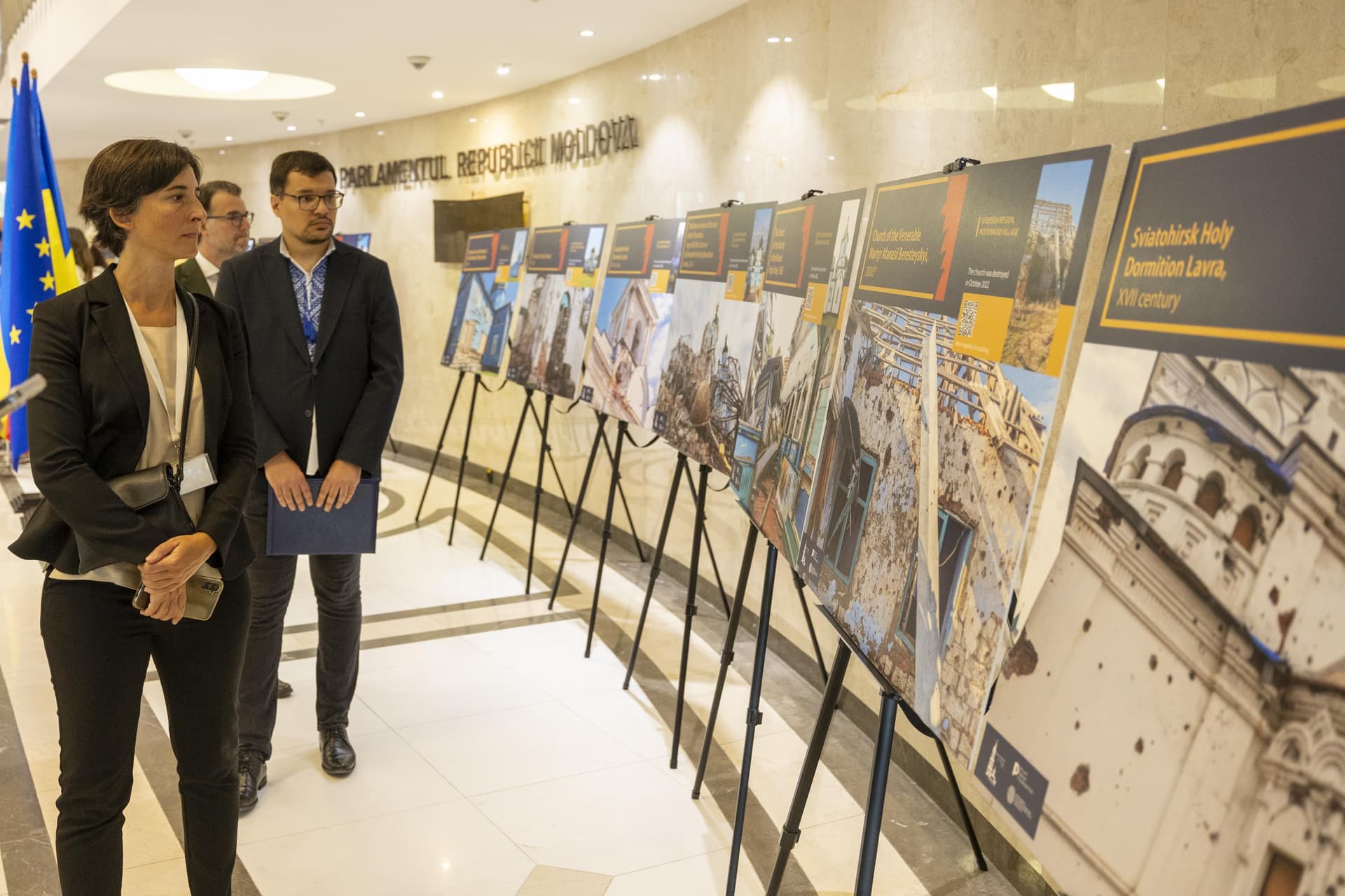 Expoziție despre patrimoniul sacru ucrainean distrus de război, inaugurată la Parlament