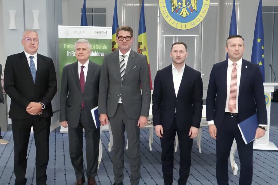 Au fost semnate primele contracte pentru gestionarea deșeurilor în trei raioane