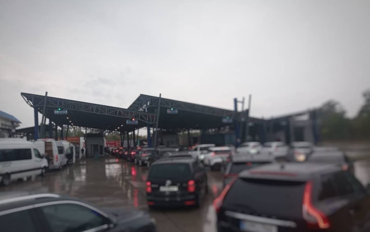 Trafic intens la PTF Sculeni. Călătorii, îndemnați să aleagă alte puncte de trecere