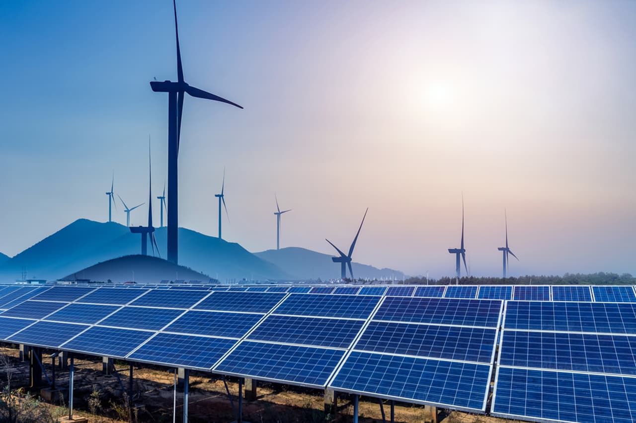 Măsuri noi pentru accelerarea proiectelor de energie regenerabilă și stocare