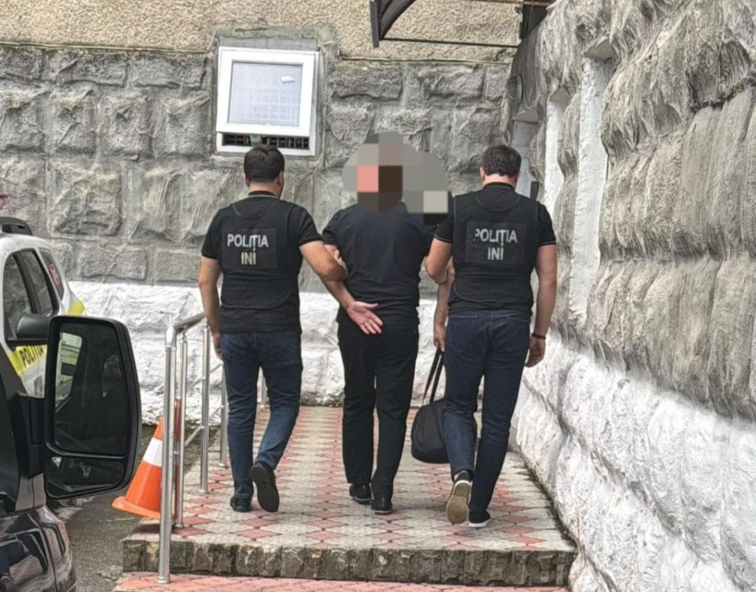 VIDEO // Percheziții în Chișinău. A fost deconspirată o schemă de spălări de bani de circa 60 mln de lei din contrabanda cu țigări