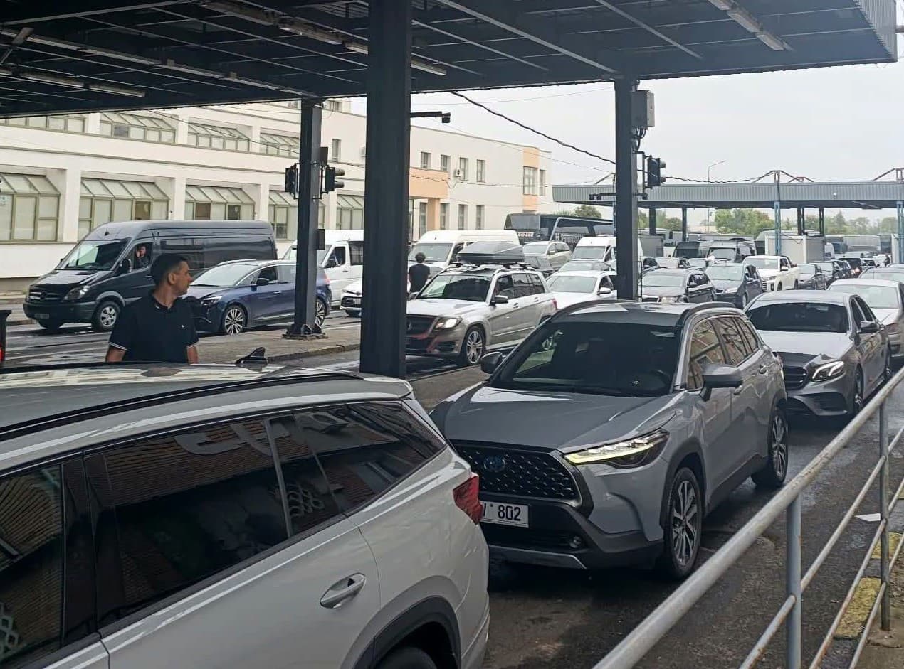 Atenție! Trafic intens la Sculeni și Leușeni. Autoritățile recomandă puncte de trecere alternative
