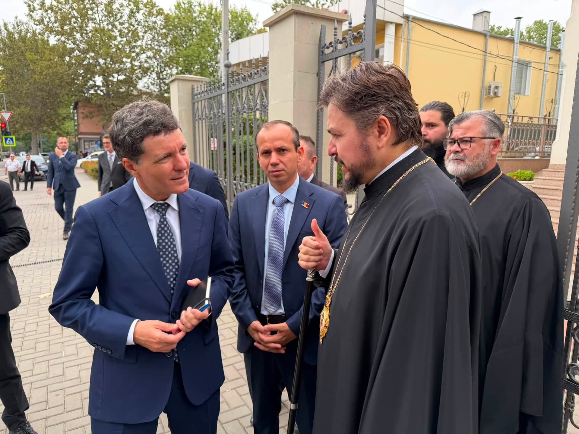 Nicușor Dan, întâlnire cu Episcopul Basarabiei de Sud. Proiecte pentru comunitățile românești, discutate la Cahul