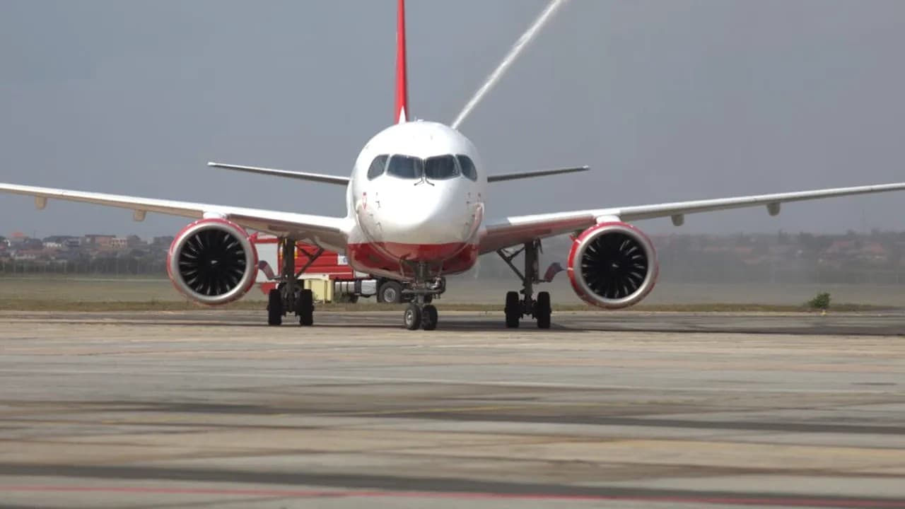 Atac cibernetic la trei aeroporturi importante din Marea Britanie. Datele a 8,7 milioane de clienți au fost furate
