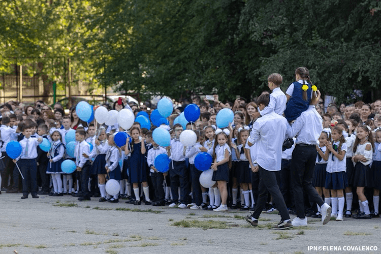 Ministerul Mediului îndeamnă școlile să renunțe la baloanele cu heliu de 1 septembrie