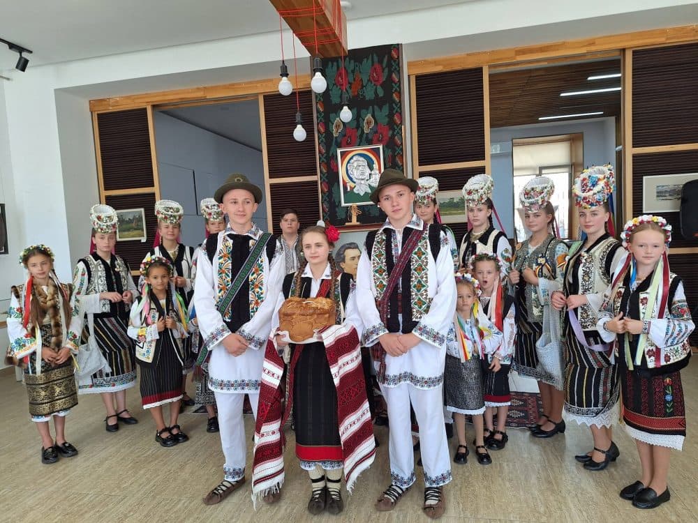 FOTO // Ziua Limbii Române unește simbolic Republica Moldova, România și Ucraina. Sărbătoarea, marcată în premieră la Cernăuți