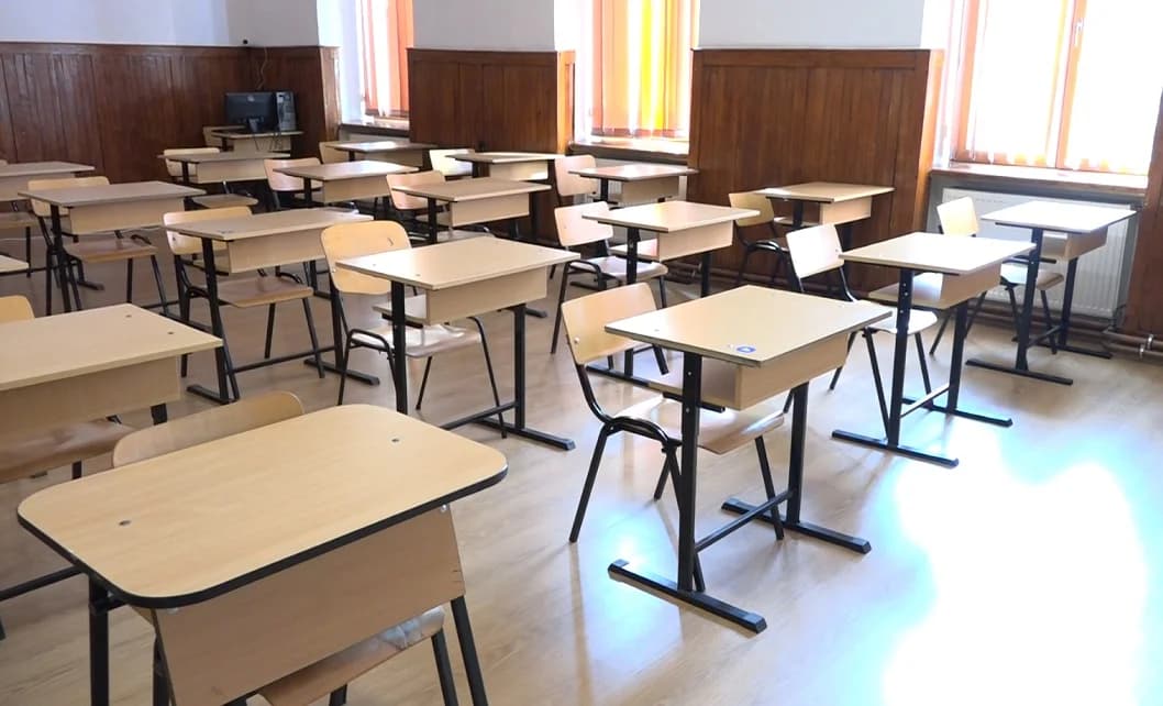 Colectarea banilor de la părinți, printre cele mai frecvente sesizări la Consiliul de etică al MEC