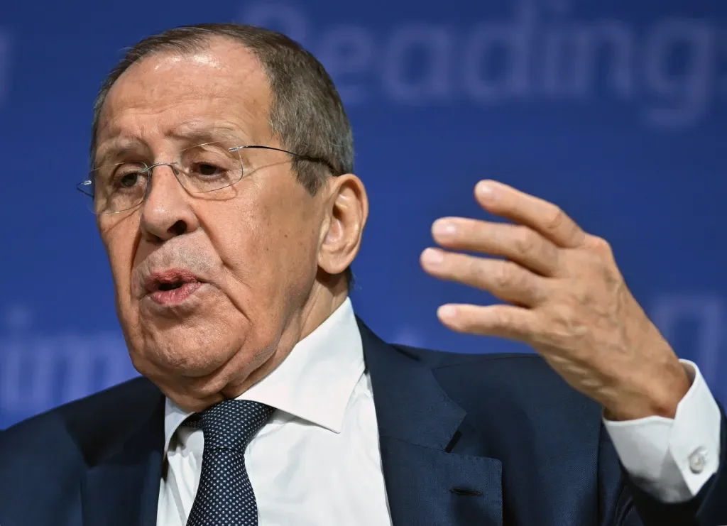 Serghei Lavrov crede că NATO „nu va mai rezista mult timp”, iar UE „s-a transformat într-un bloc militar anti-rus, deschis agresiv”