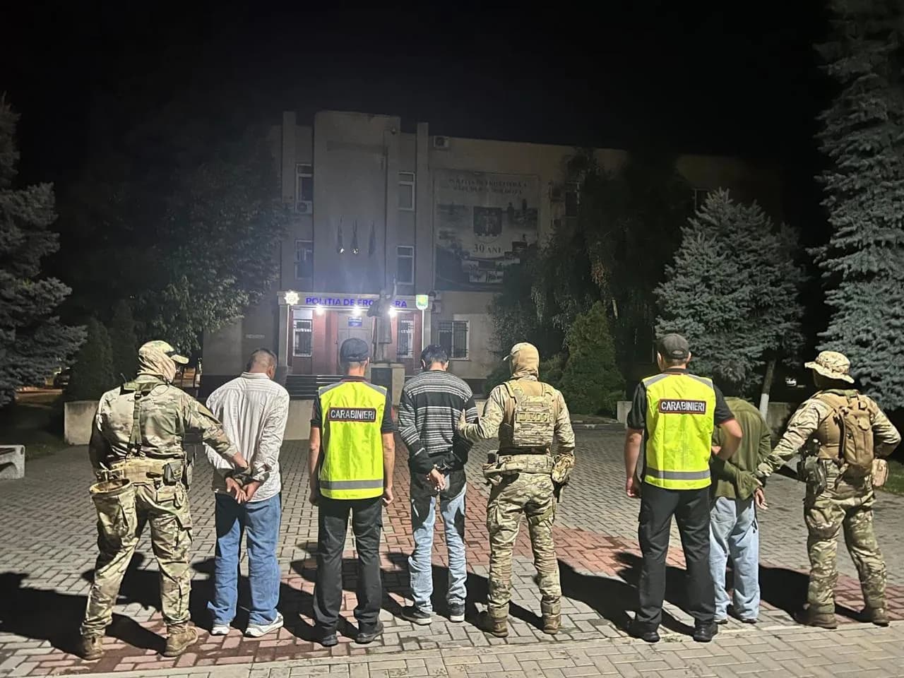 VIDEO // Moldovean, reținut pentru că ar fi organizat trecerea ilegală a trei indieni peste frontieră