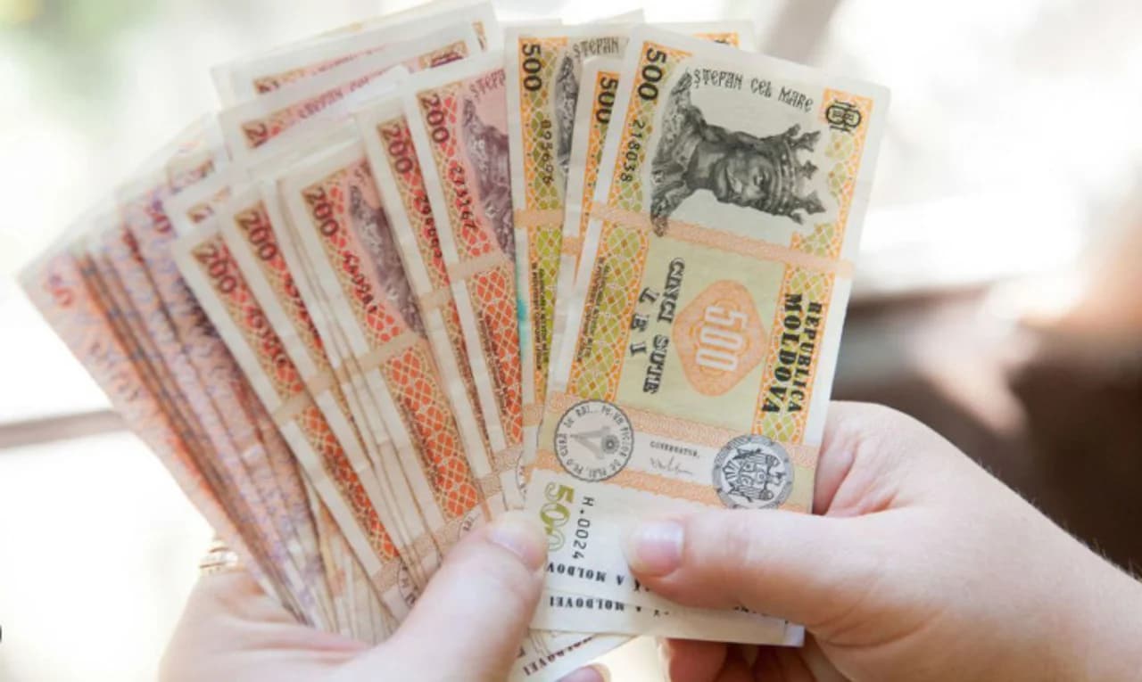 Sprijinul financiar pentru bugetari: angajații din educație vor primi câte o mie de lei timp de patru luni, iar ceilalți – suma integrală