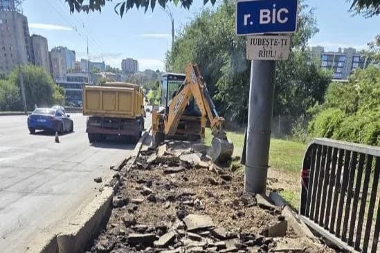 Podul de pe bulevardul Renașterii Naționale din Chișinău intră în reparații
