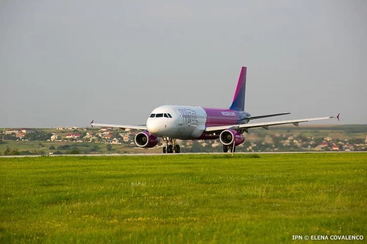 Șapte avioane, afectate de alerta cu dronă în R. Moldova: trei au așteptat în România, iar unul a fost redirecționat la Iași