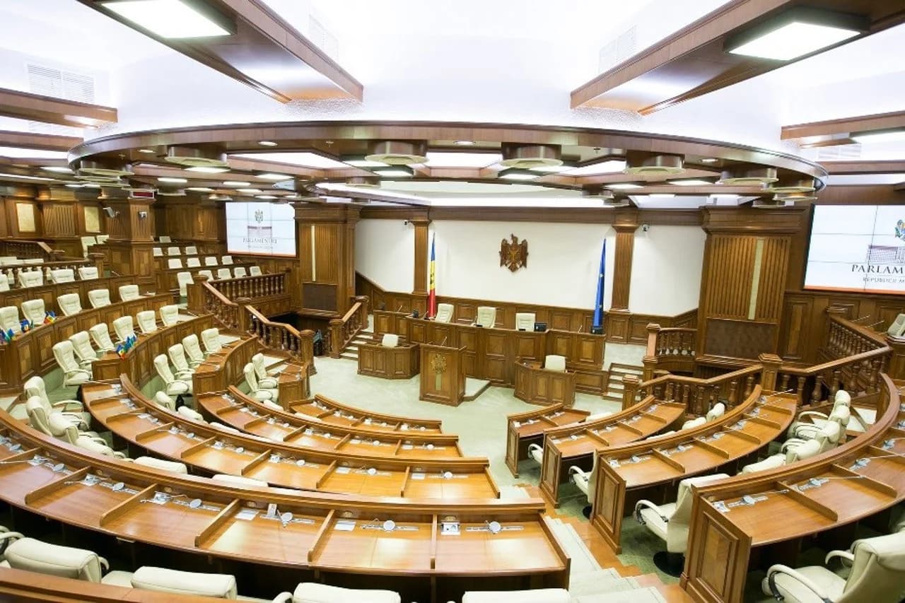 VIDEO // Schimbări la conducerea comisiilor parlamentare. Marcel Spătari ar urma să preia șefia Comisiei economie, buget și finanțe, iar Adrian Băluțel a fost propus la conducerea Comisiei pentru integrare europeană