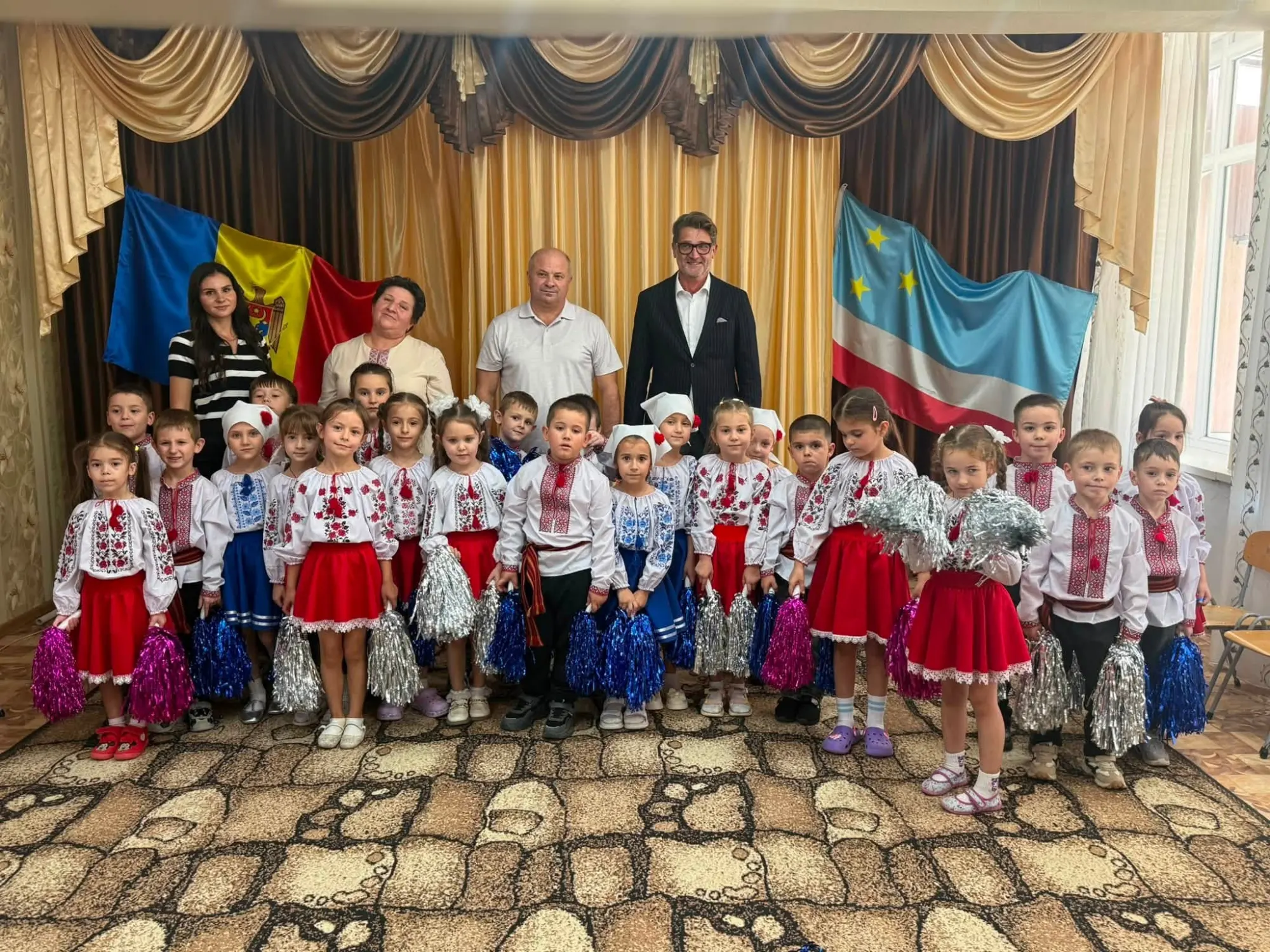 Ambasadorul Cristian-Leon Țurcanu a donat cărți în limba română copiilor din Găgăuzia