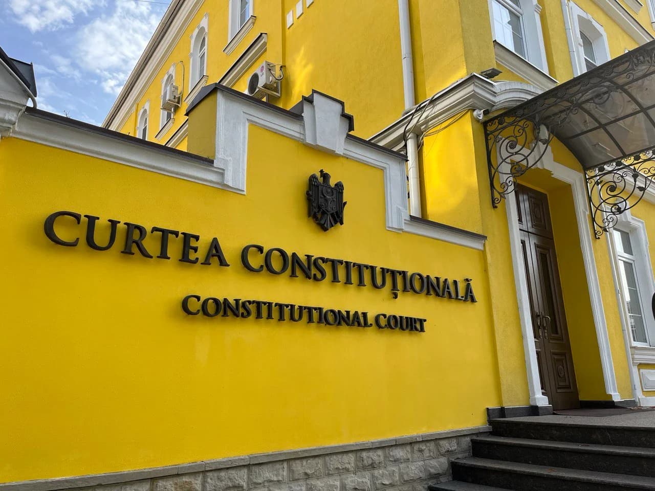 Selecția judecătorilor Curții Constituționale ar urma să devină mai transparentă. Proiectul, votat în prima lectură