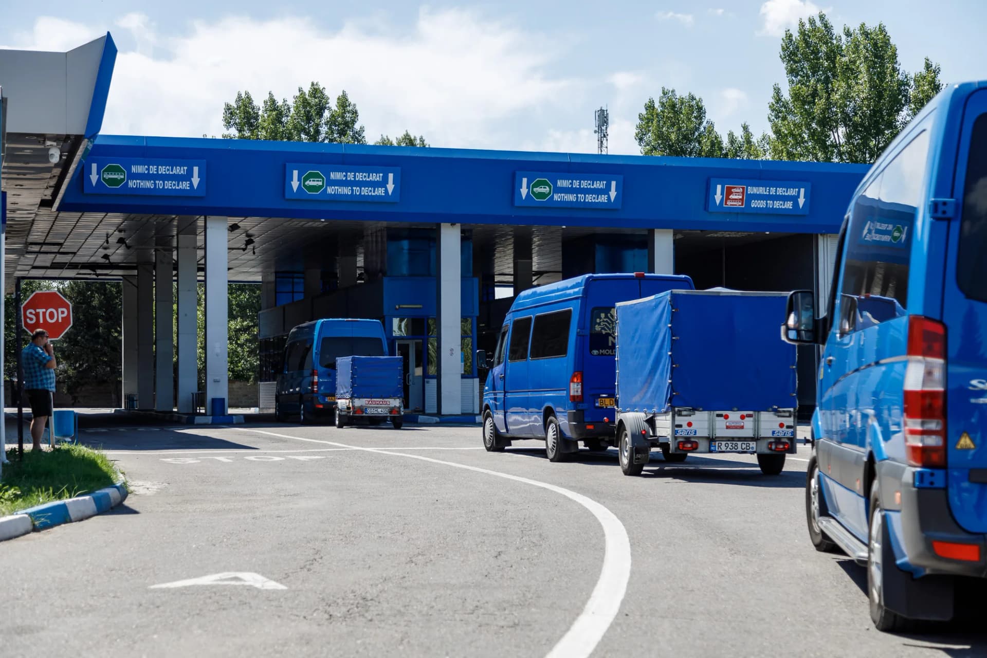 Polițiștii de frontieră și vameșii revin pe teritoriul național din punctele de control comun moldo-ucrainene
