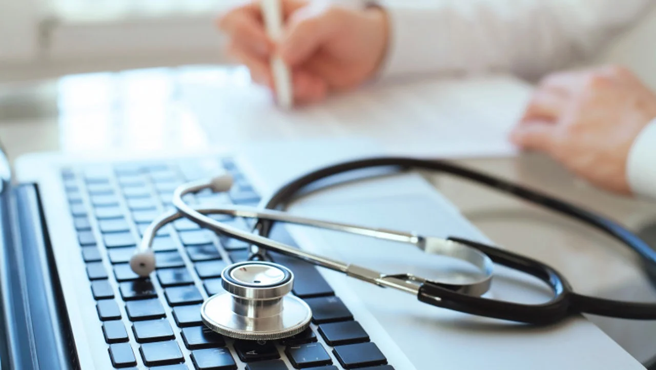 Sistemul de sănătate are un deficit de 1 225 de cadre medicale. Unul din doi medici are peste 55 de ani