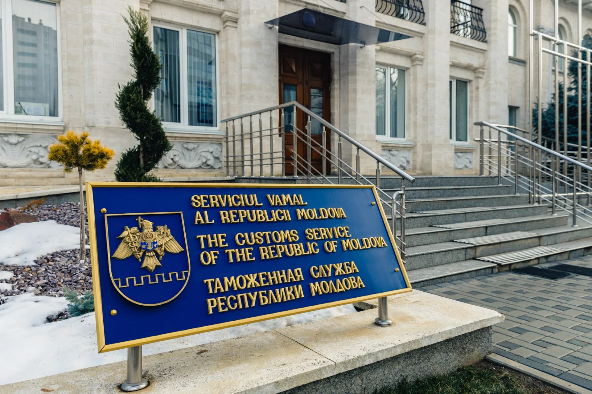 Serviciul Vamal a inițiat o anchetă internă după reținerea unui angajat în dosarul numerelor neutre