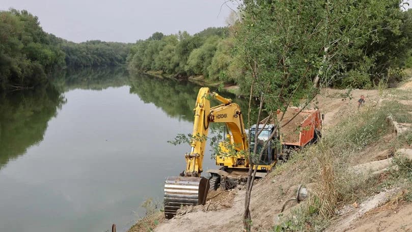 Diguri și maluri reabilitate în mai multe raioane pentru reducerea riscului de inundații