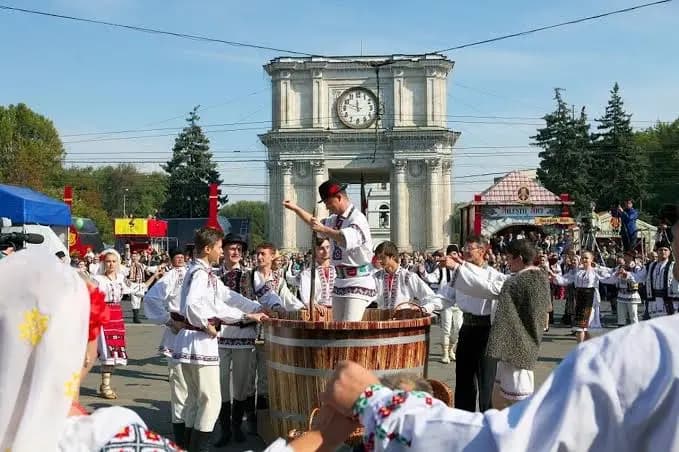 Republica Moldova își propune să stabilească un record Guinness de Ziua Națională a Vinului