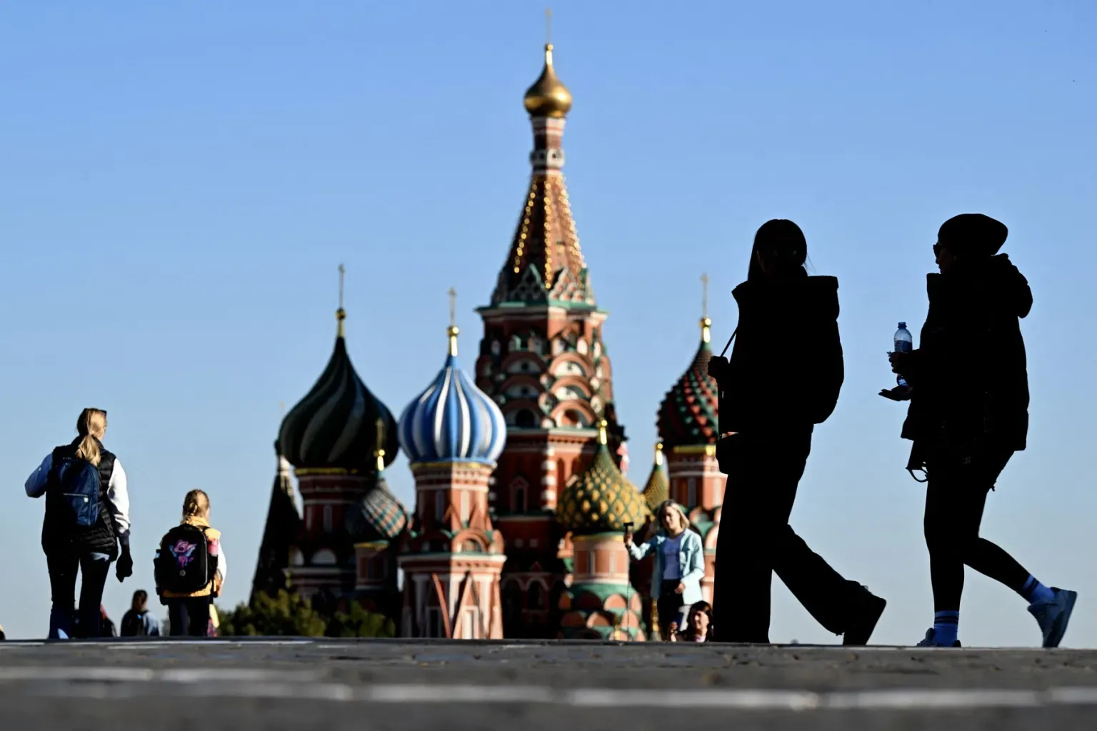 Singurele întrebări rămase înaintea scrutinului fără surprize și fără prea multe alegeri organizat în Rusia lui Putin