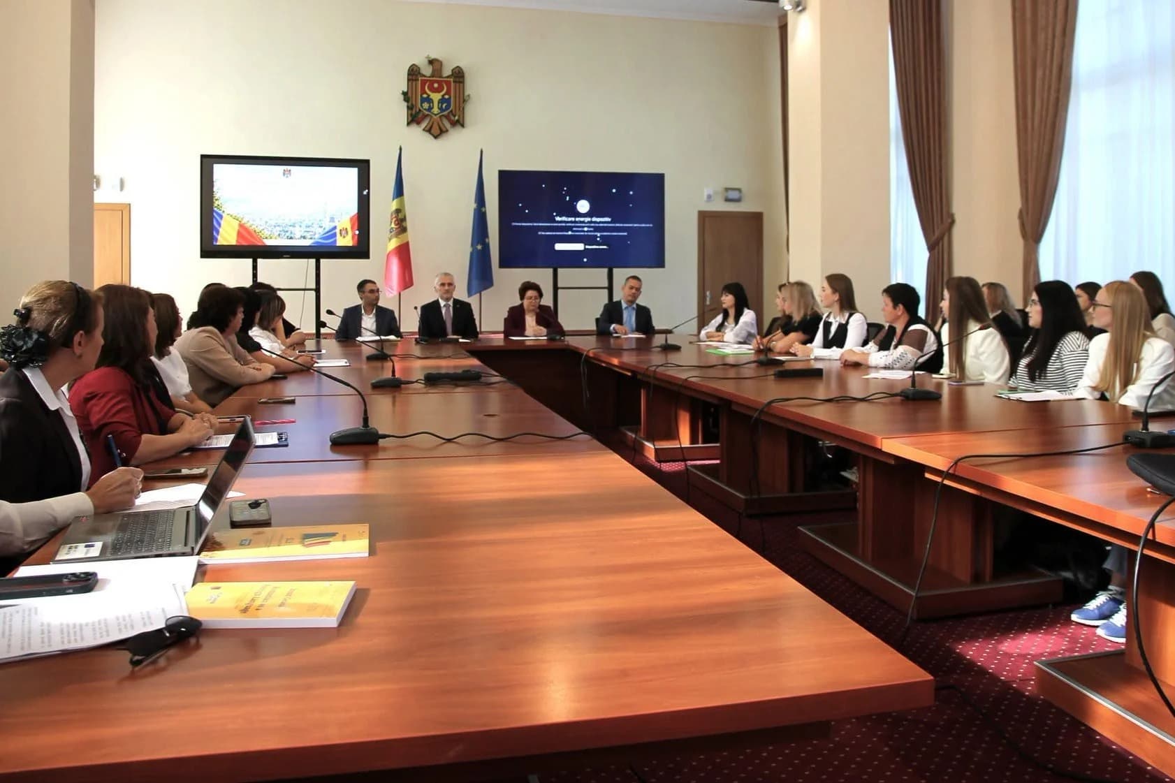 Peste 200 de profesori din R. Moldova, la cursuri de vară în universități din România