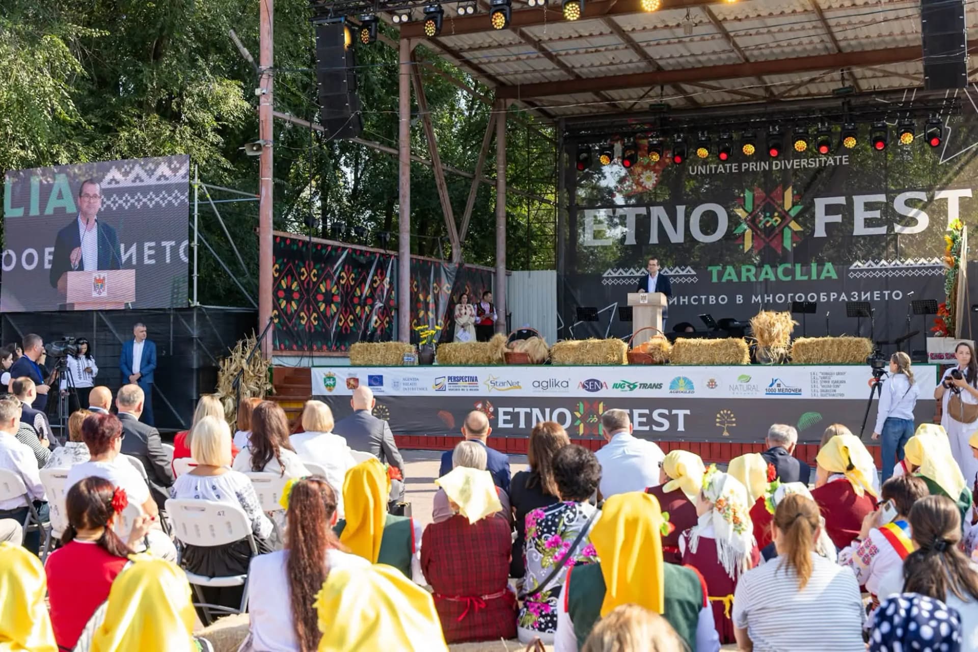 FOTO // Vasile Tofan, la Festivalul Etniilor din Taraclia: „Faptul că știm încă o limbă și încă o cultură nu ne face mai puțin moldoveni”