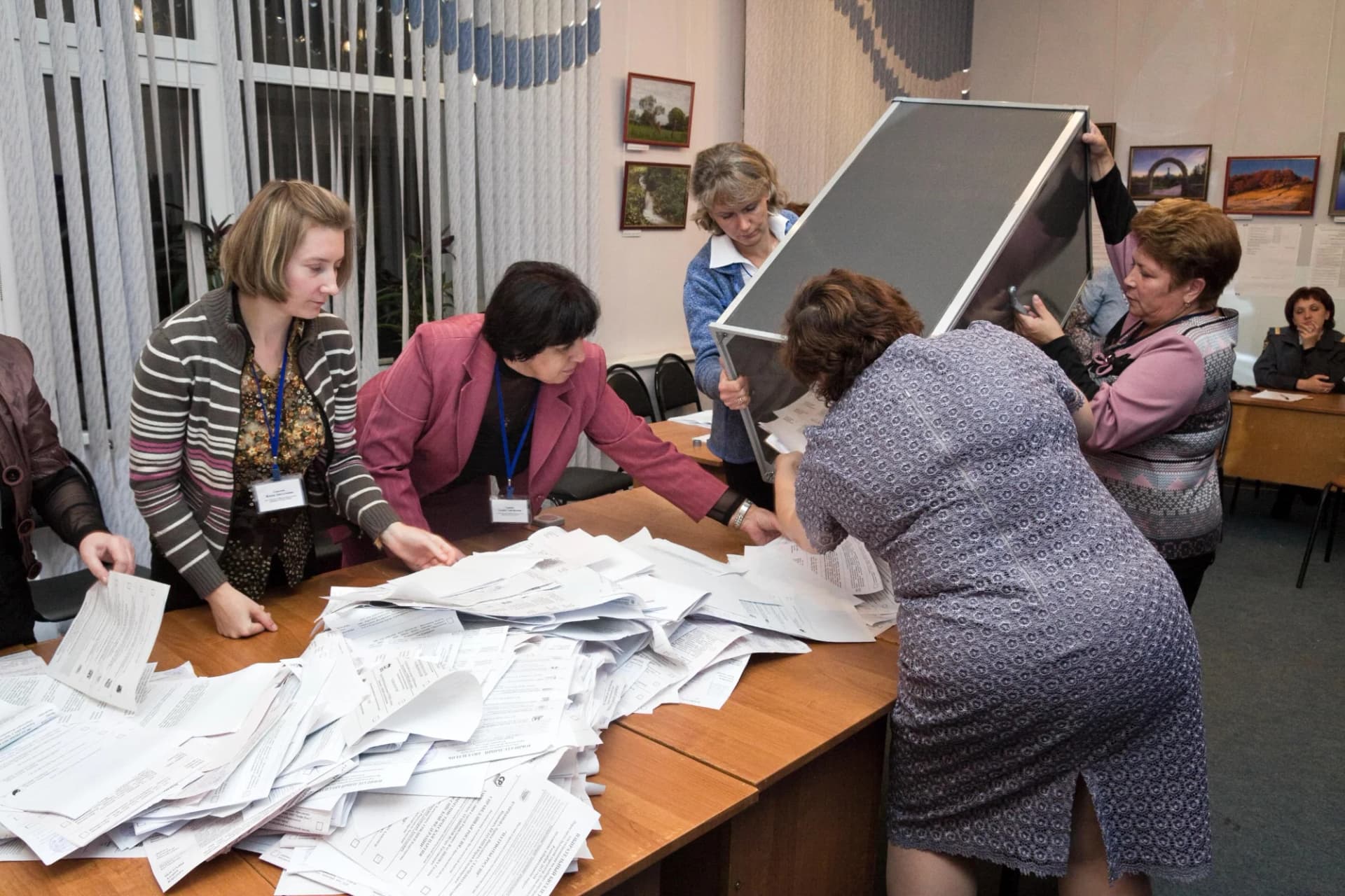 Partidul lui Putin va avea 80% din mandate în Duma de Stat, după alegerile parlamentare. „O aparență de democrație”, spune UE