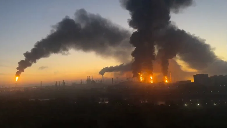 Capacitatea totală de rafinare a petrolului din Rusia a scăzut aproape la jumătate din cauza atacurilor ucrainene