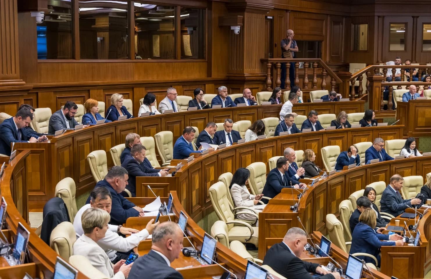 LIVE // Starea de urgență energetică și hidrologică, pe masa Parlamentului. Deputații se întrunesc în ședință plenară