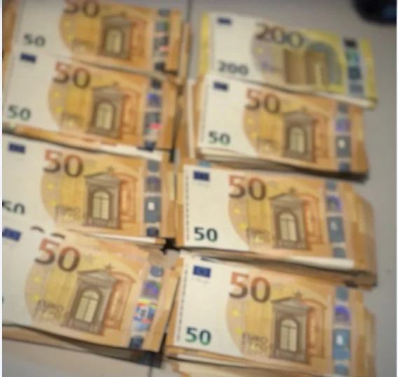 Un cetățean străin, prins la Aeroport cu peste 31 000 de euro nedeclarați