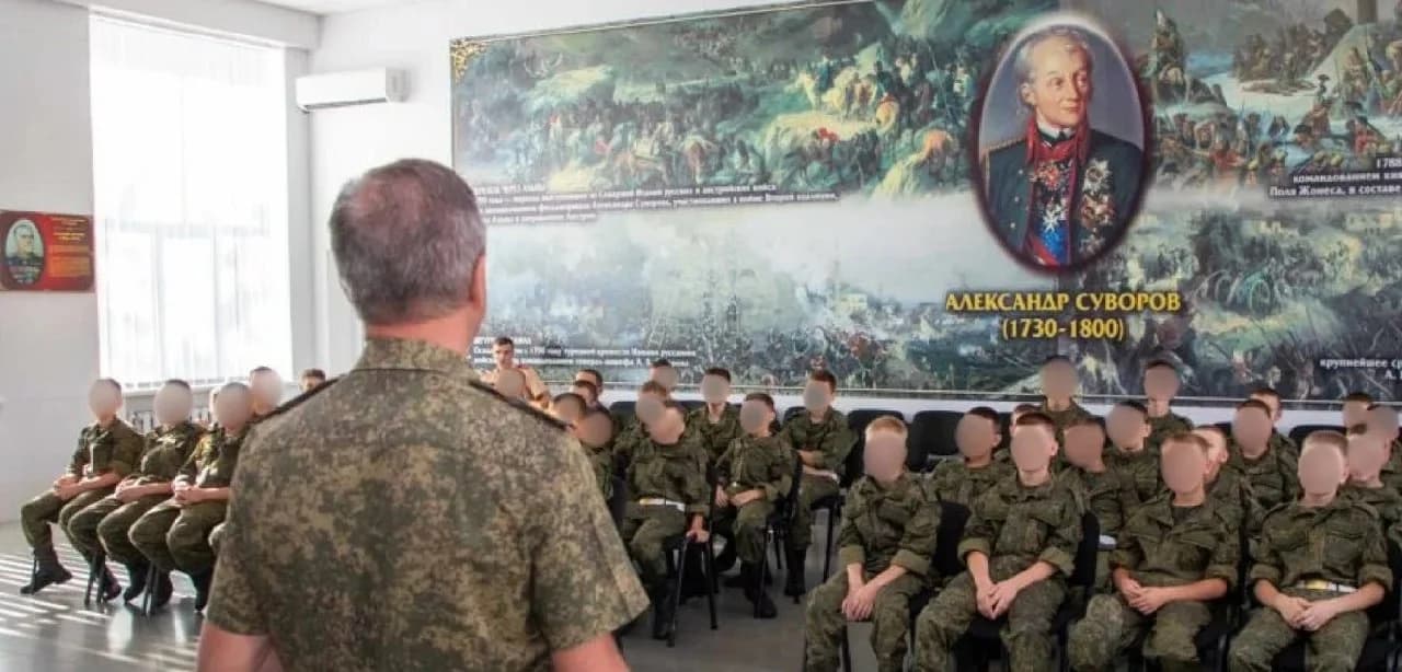 Militarizarea copiilor continuă în regiunea transnistreană. 48 de cadeți au primit diplome de studii de model rusesc