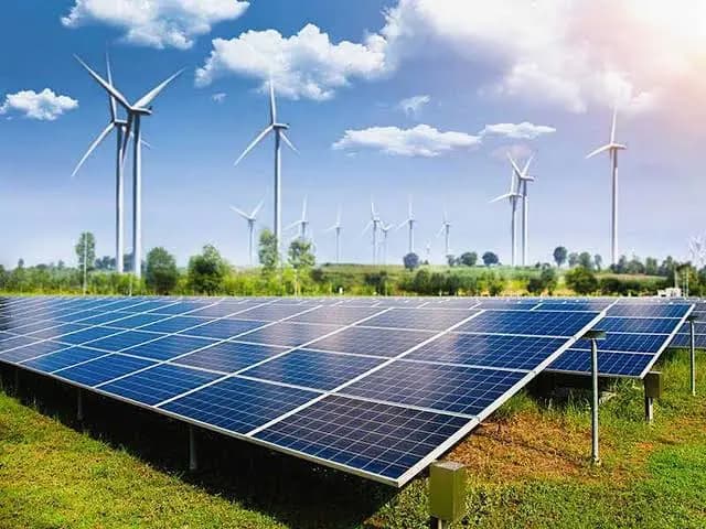 Vor fi simplificate procedurile de obținere a autorizațiilor și avizelor pentru producerea energiei regenerabile