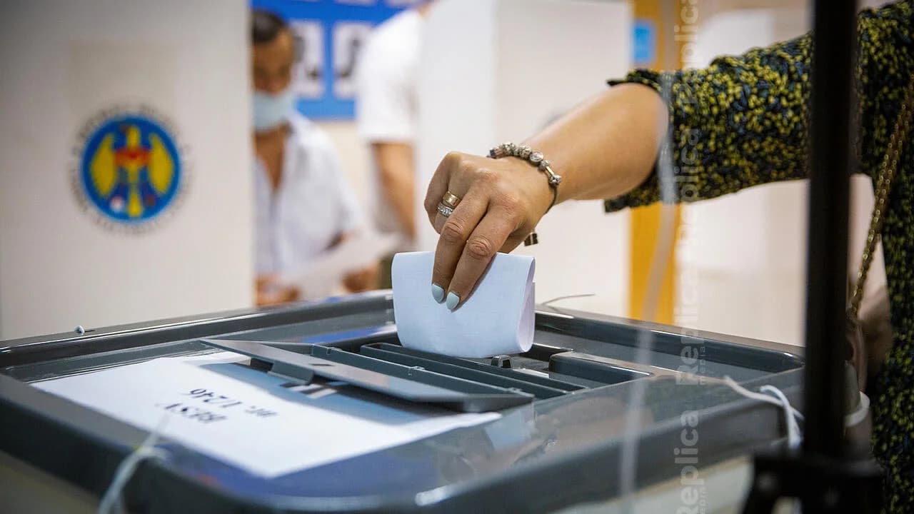 Alegerile noi din 1 noiembrie: autoritățile trebuie să pregătească spații pentru afișaj și întâlniri cu alegătorii