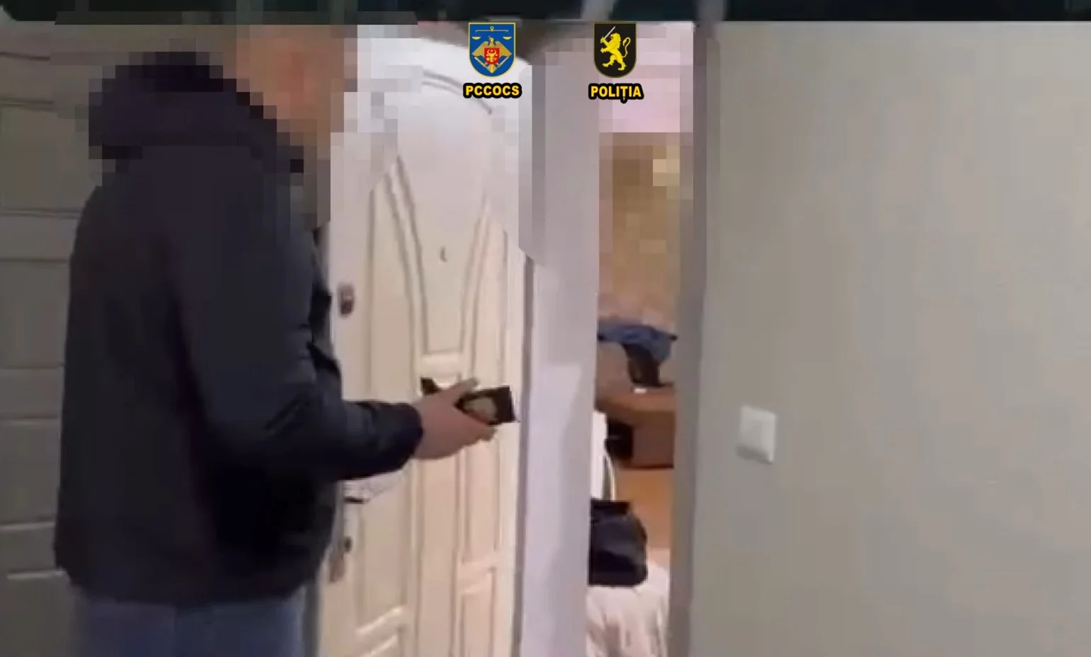 (VIDEO/AUDIO) „La noi, cacbă, nu-i Europa”. Percheziții la centre medicale și saloane suspectate de vânzarea ilegală a produselor pentru proceduri estetice