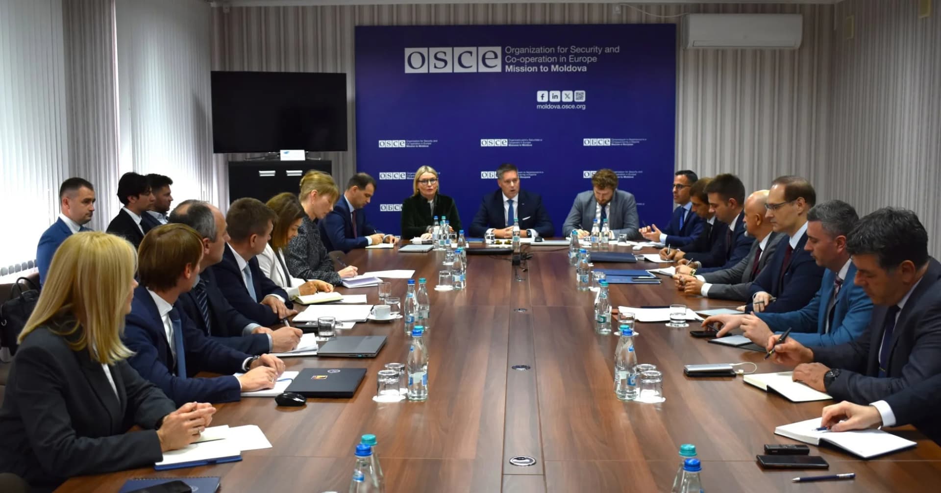 Reuniune 1+1 la Tiraspol: Discuții despre liceele cu predare în grafie latină și Fondul de convergență