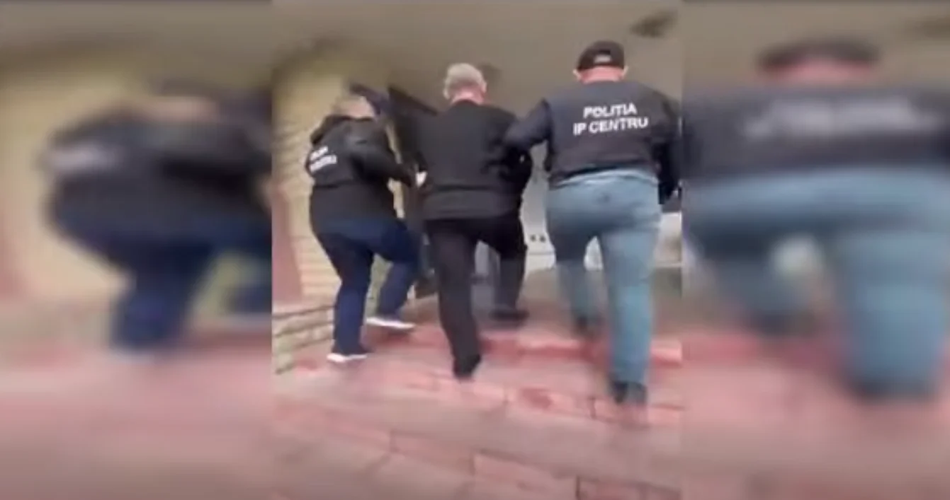 VIDEO // Ar fi furat bijuterii de peste 120 mii de lei din case de amanet. Un bărbat, reținut