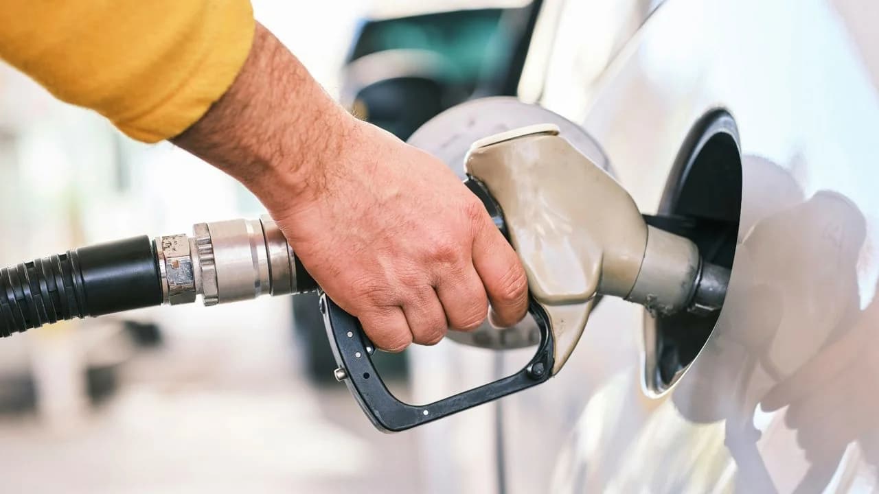Motorina, cu limită la cumpărarea în recipiente. Reguli noi în perioada stării de urgență