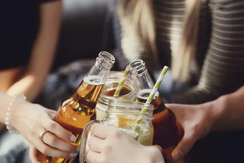 Adolescentă de 14 ani, la spital după ce ar fi consumat alcool în compania unui grup de minori, la Ceadîr-Lunga