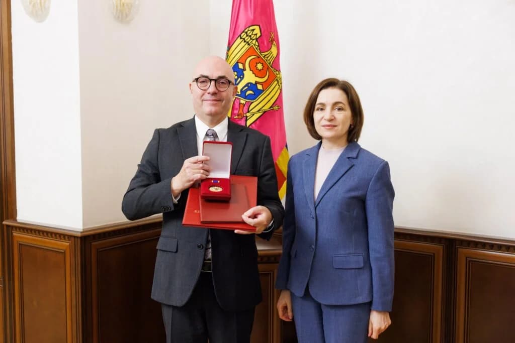 Ambasadorul Poloniei, Tomasz Kobzdej, decorat cu „Ordinul Onoarei” la încheierea mandatului
