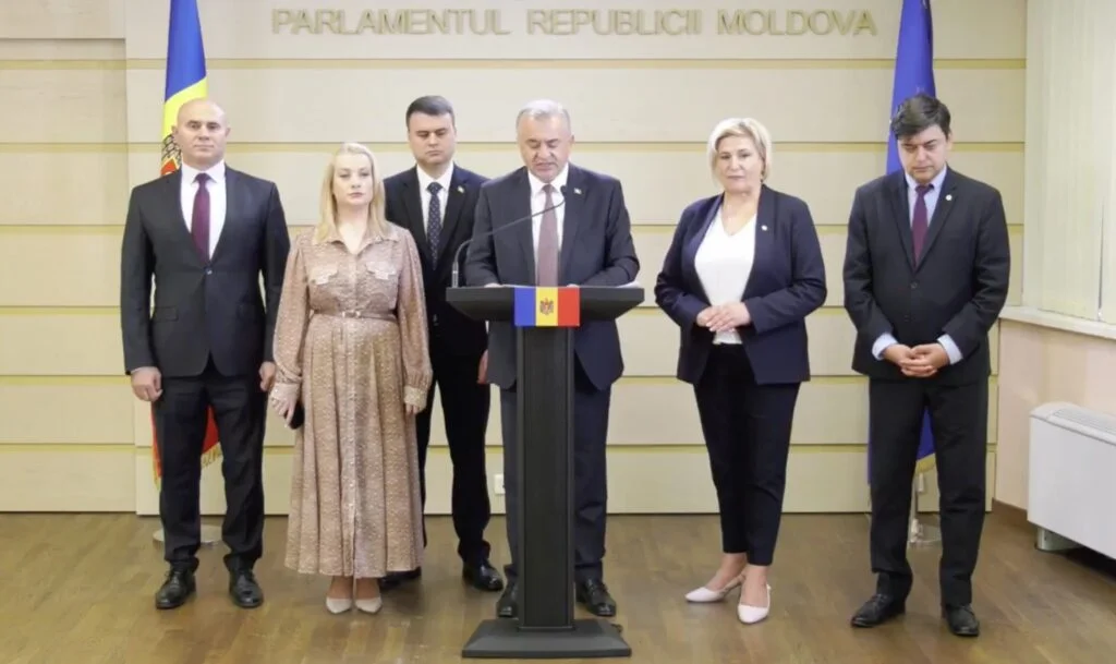 Opoziția parlamentară inițiază procedura de suspendare a șefului statului. Reacția Președinției